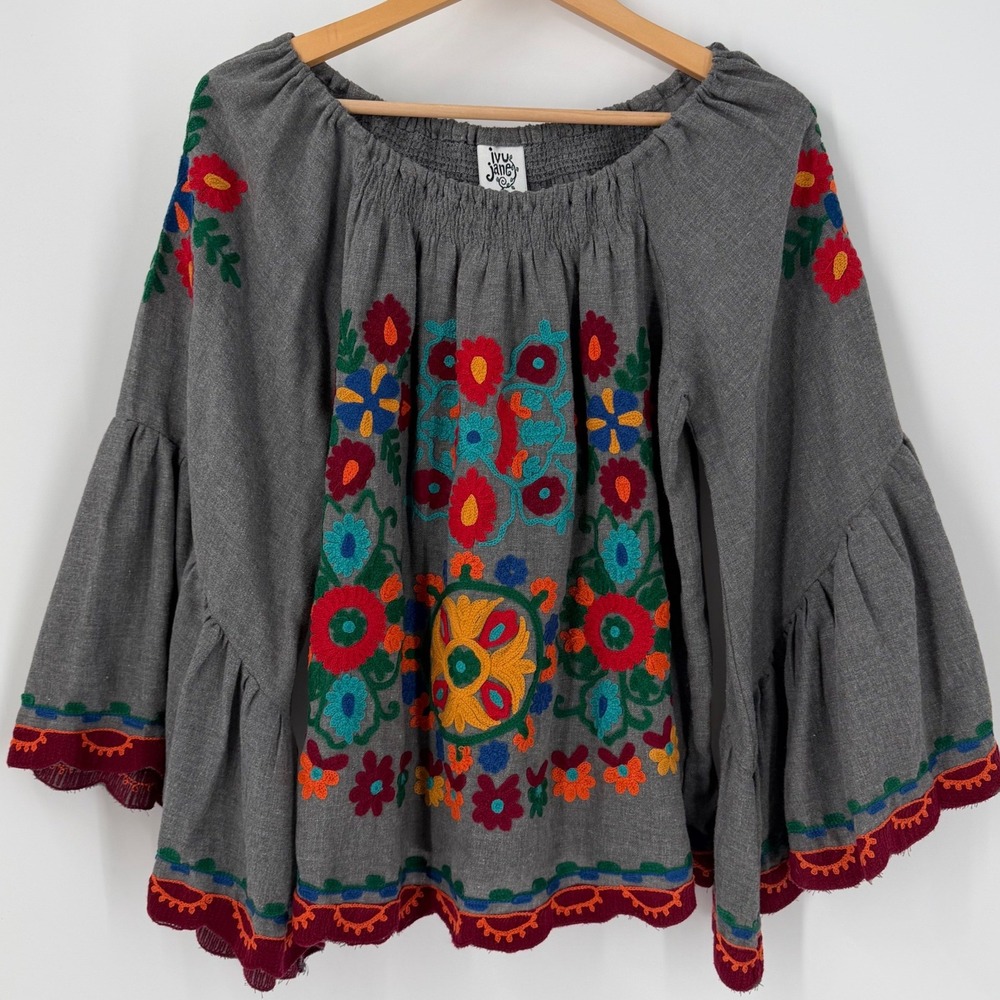 Ivy Jane Women Grey Embroidered Floral Bell Sleeve Peasant Blouse Small